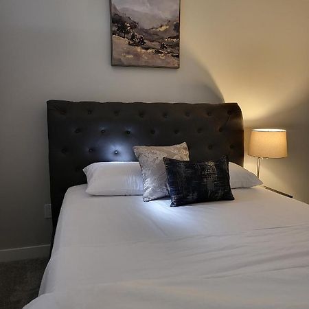 Luxury Suite In Calgary Nw Extérieur photo