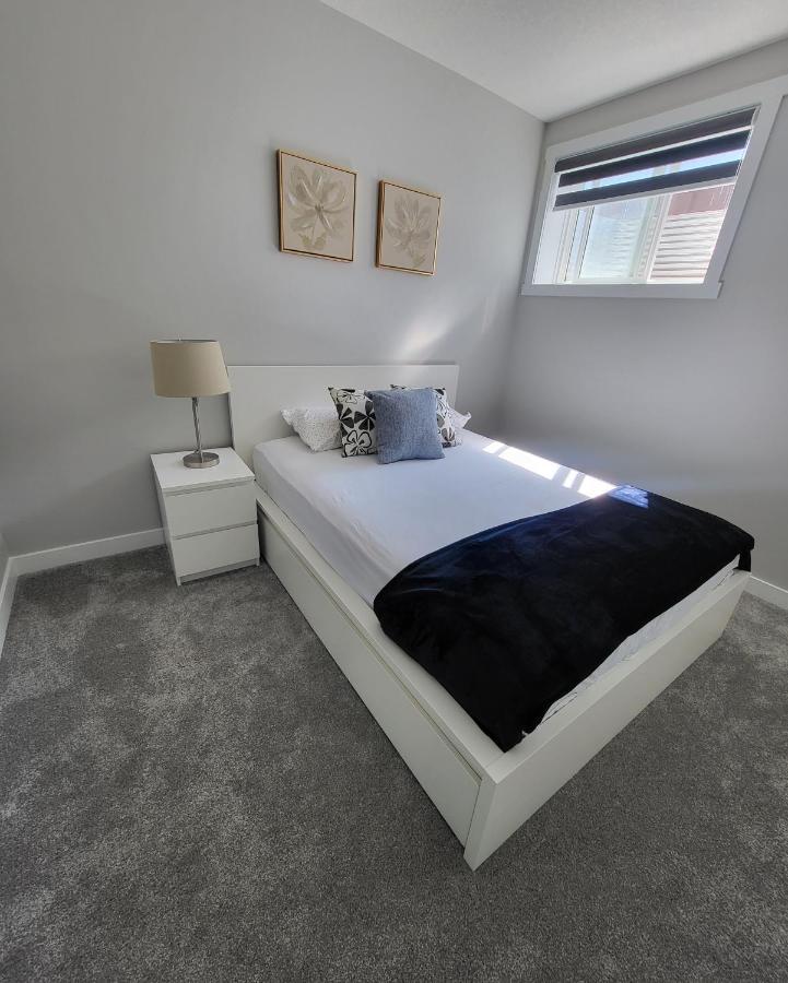 Luxury Suite In Calgary Nw Extérieur photo
