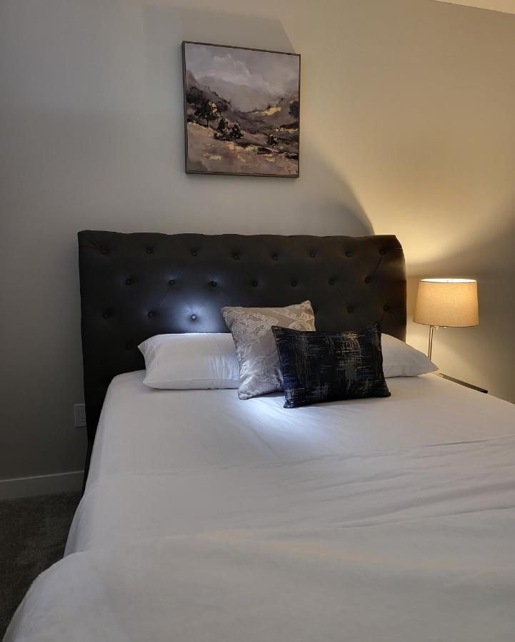 Luxury Suite In Calgary Nw Extérieur photo