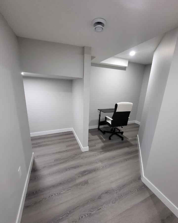 Luxury Suite In Calgary Nw Extérieur photo