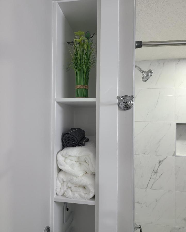 Luxury Suite In Calgary Nw Extérieur photo