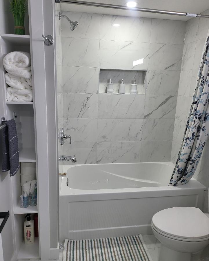 Luxury Suite In Calgary Nw Extérieur photo