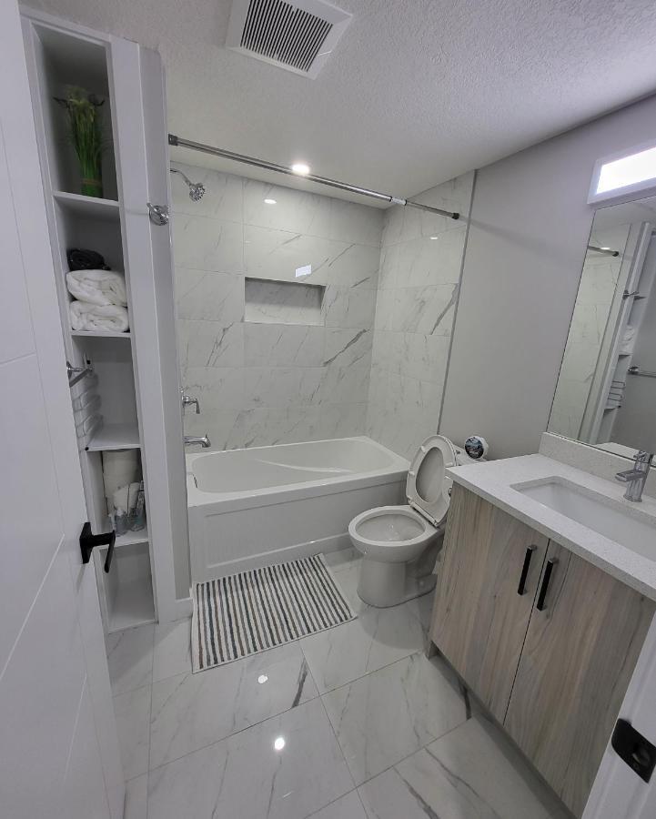 Luxury Suite In Calgary Nw Extérieur photo
