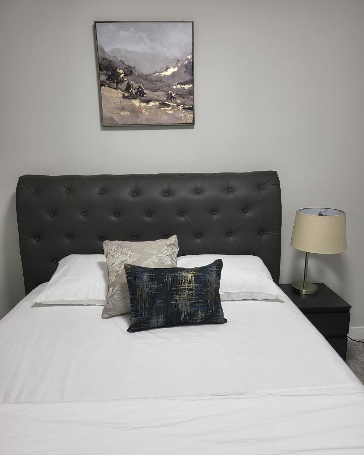 Luxury Suite In Calgary Nw Extérieur photo
