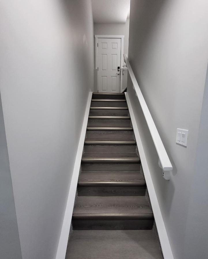 Luxury Suite In Calgary Nw Extérieur photo
