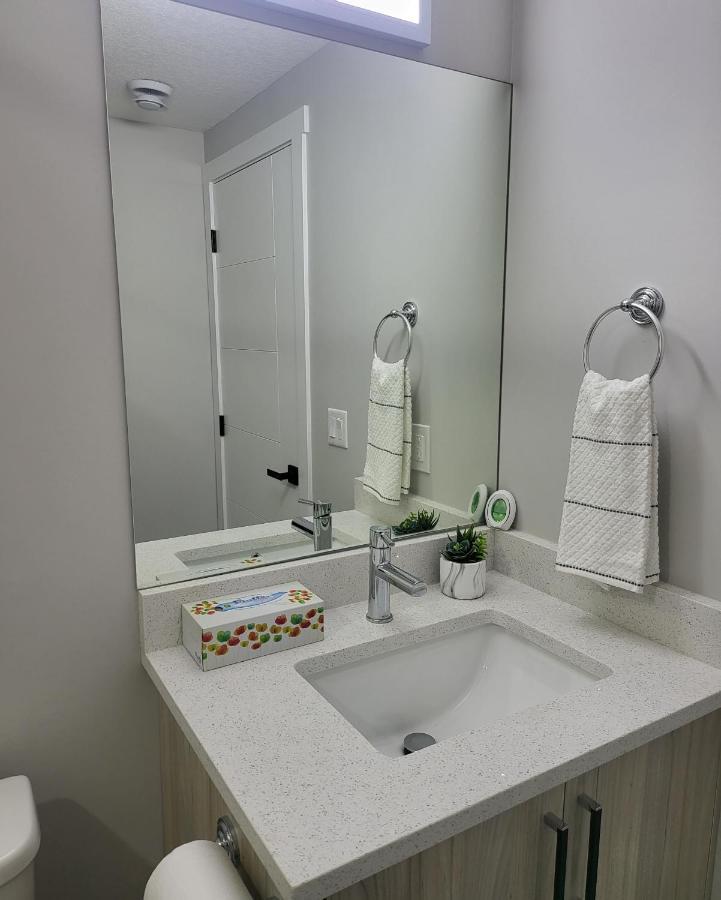Luxury Suite In Calgary Nw Extérieur photo