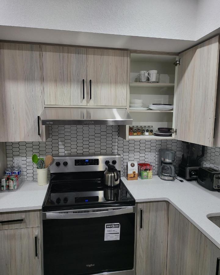 Luxury Suite In Calgary Nw Extérieur photo
