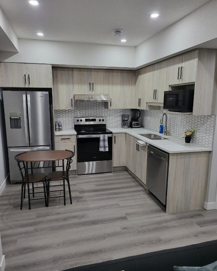 Luxury Suite In Calgary Nw Extérieur photo